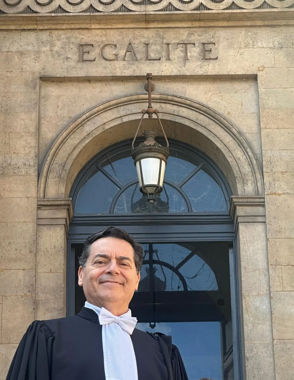 Rog&eacute;rio Fernandes Ferreira in the Paris Bar
